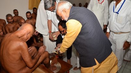 रत्नत्रयधारी के चरणाभिषेक कर धन्य-धन्य हुए प्रधानमंत्री मोदीजी